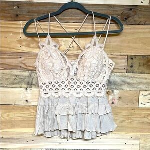Zenana size XL Cream Color Lacey Strappy Builtin Bra Feminine Sexy Flowy top